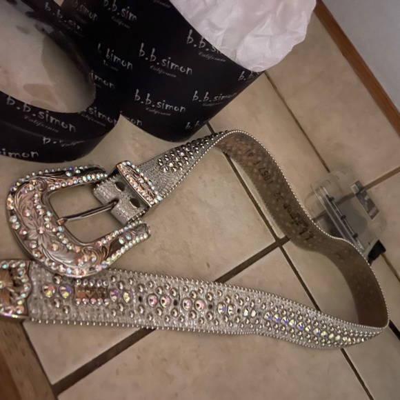 b. b. Simons - Picture 2 of 3